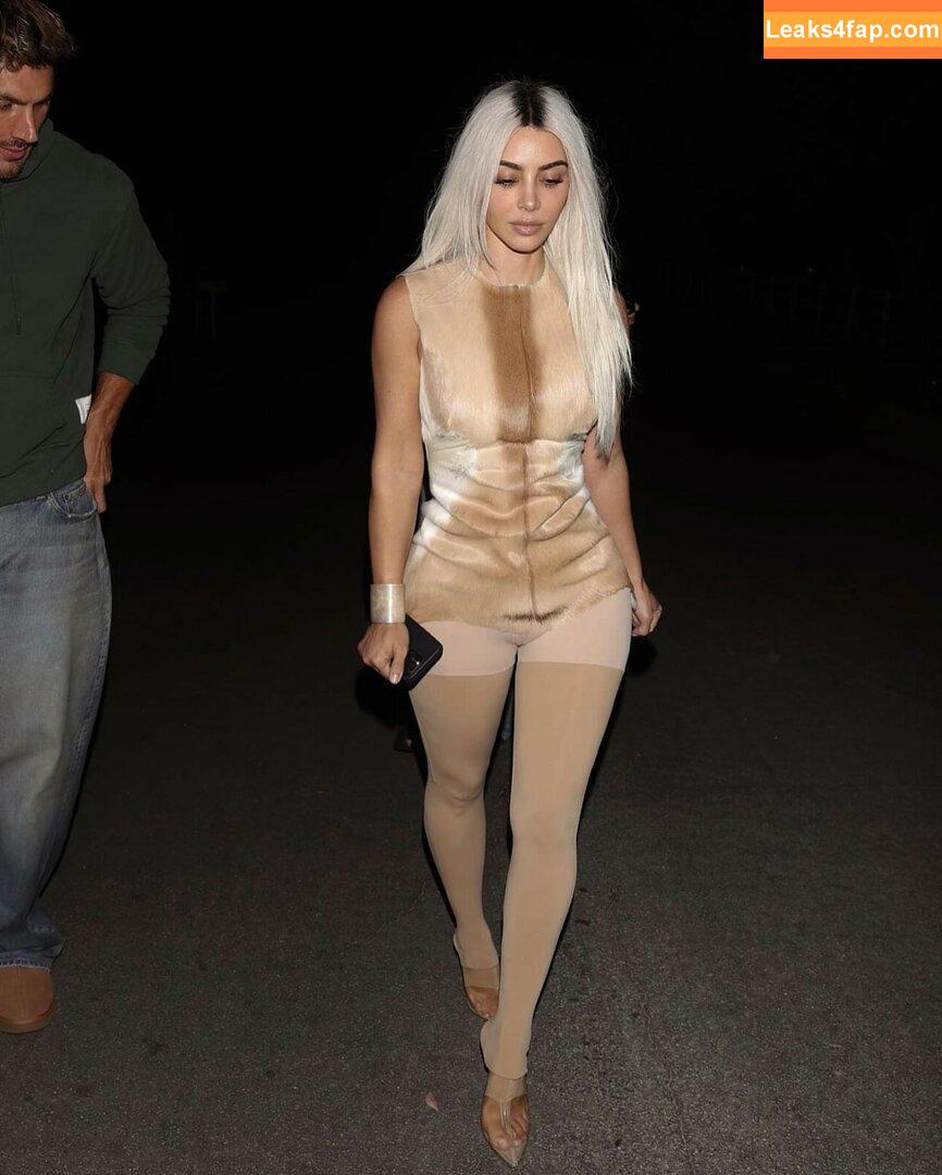 Kim Kardashian / https: / kimkadarshian / kimkardashian leaked photo photo #2610