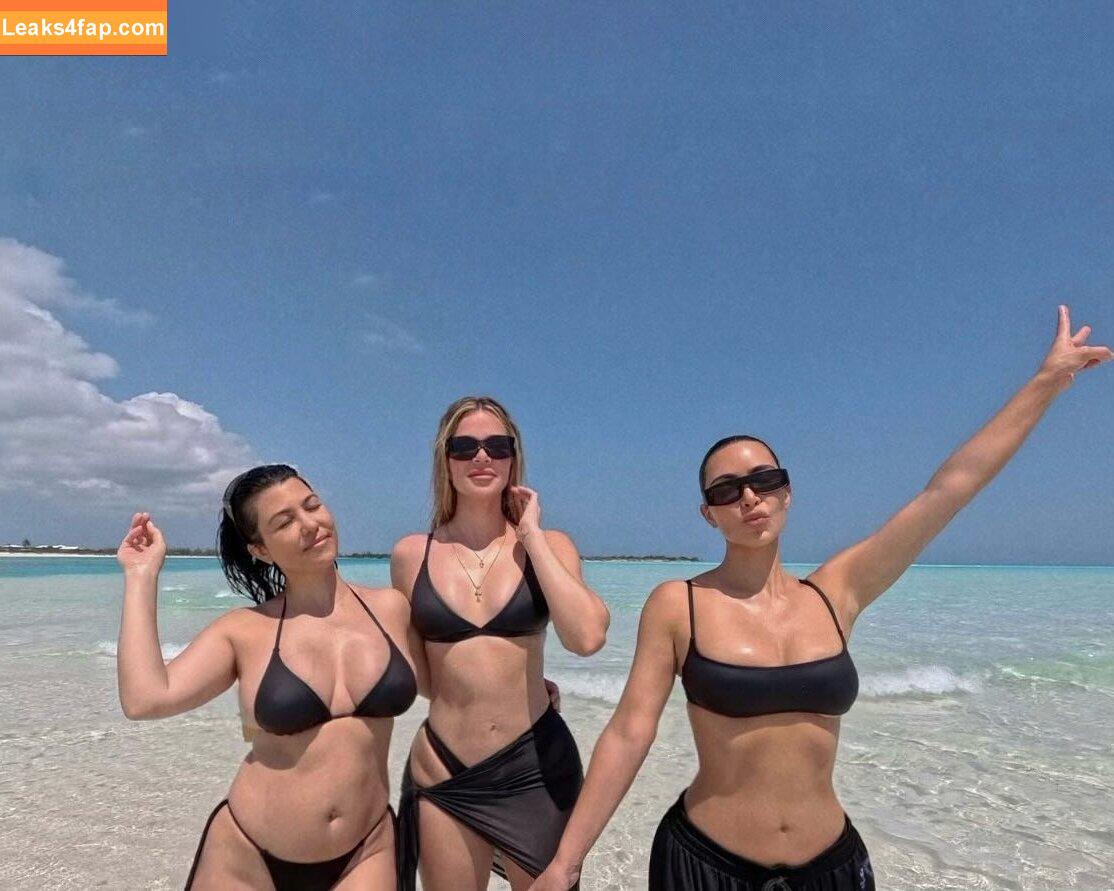 Kim Kardashian / https: / kimkadarshian / kimkardashian leaked photo photo #2612