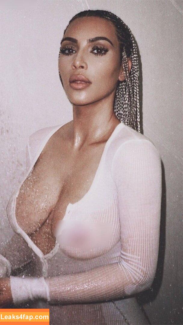 Kim Kardashian / https: / kimkadarshian / kimkardashian leaked photo photo #2616