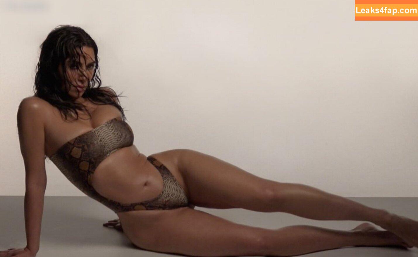 Kim Kardashian / https: / kimkadarshian / kimkardashian leaked photo photo #2631