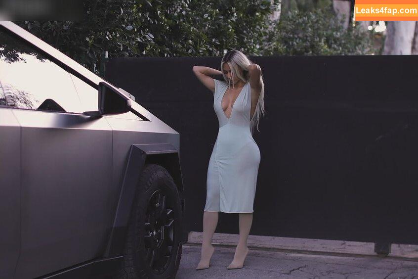 Kim Kardashian / https: / kimkadarshian / kimkardashian leaked photo photo #2633