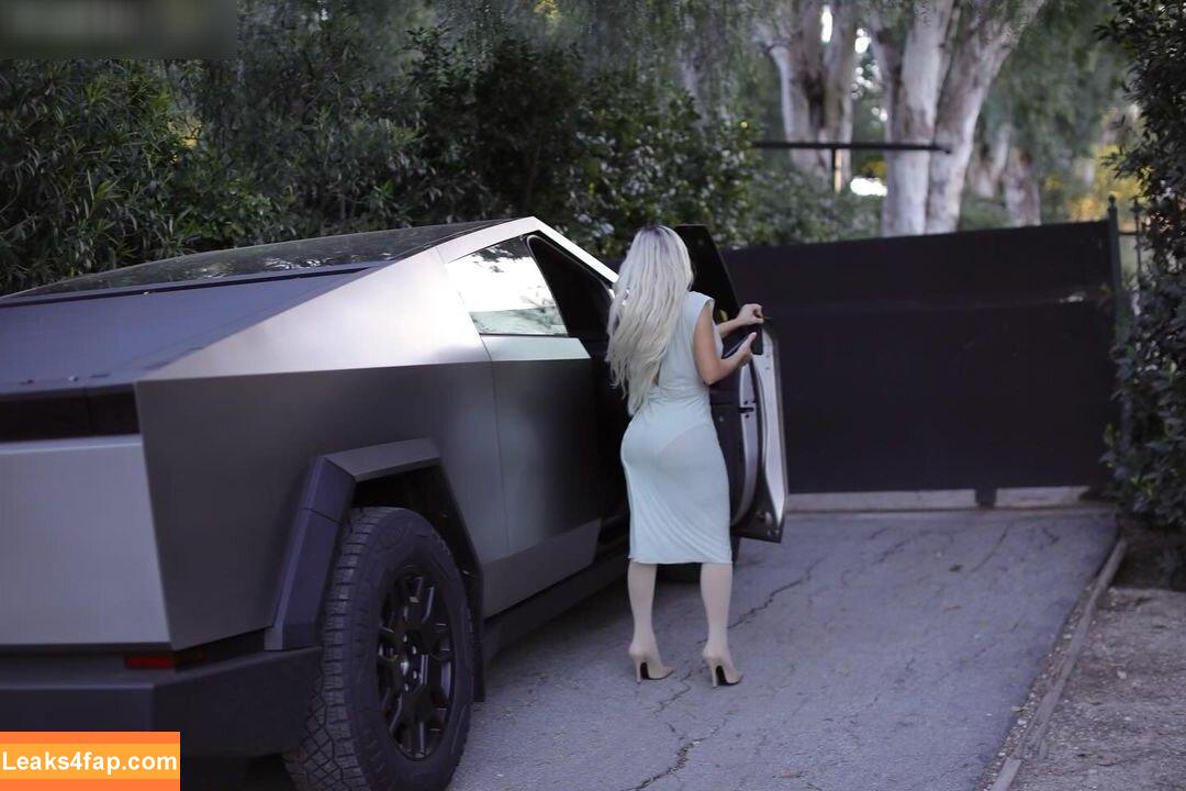 Kim Kardashian / https: / kimkadarshian / kimkardashian leaked photo photo #2634