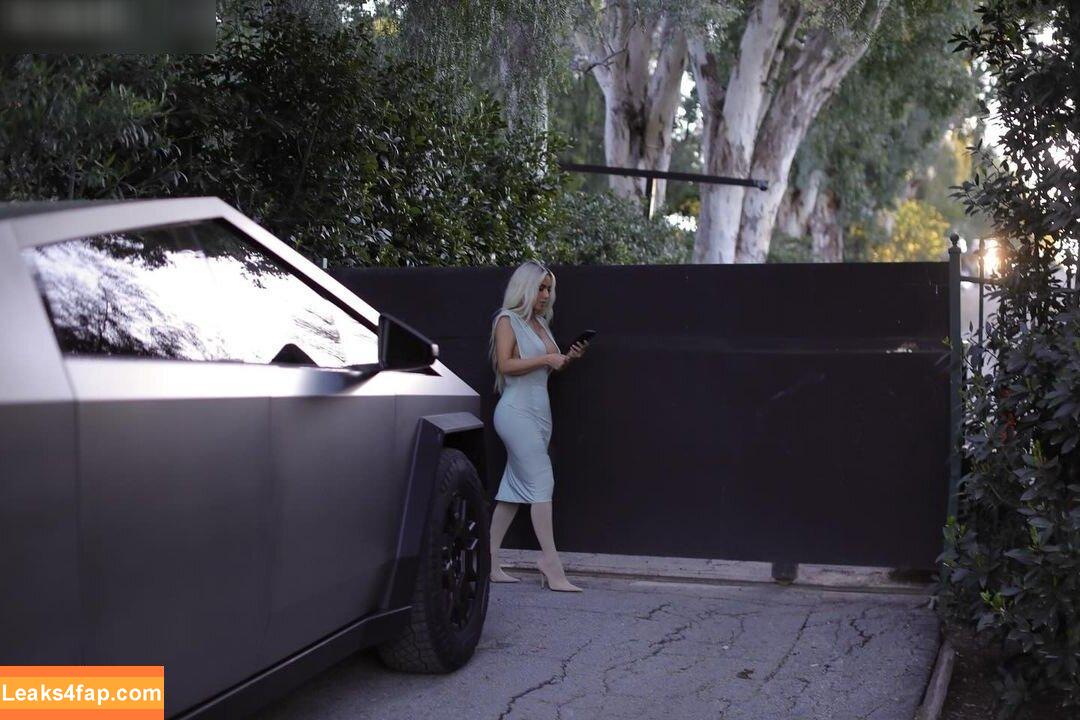 Kim Kardashian / https: / kimkadarshian / kimkardashian leaked photo photo #2637