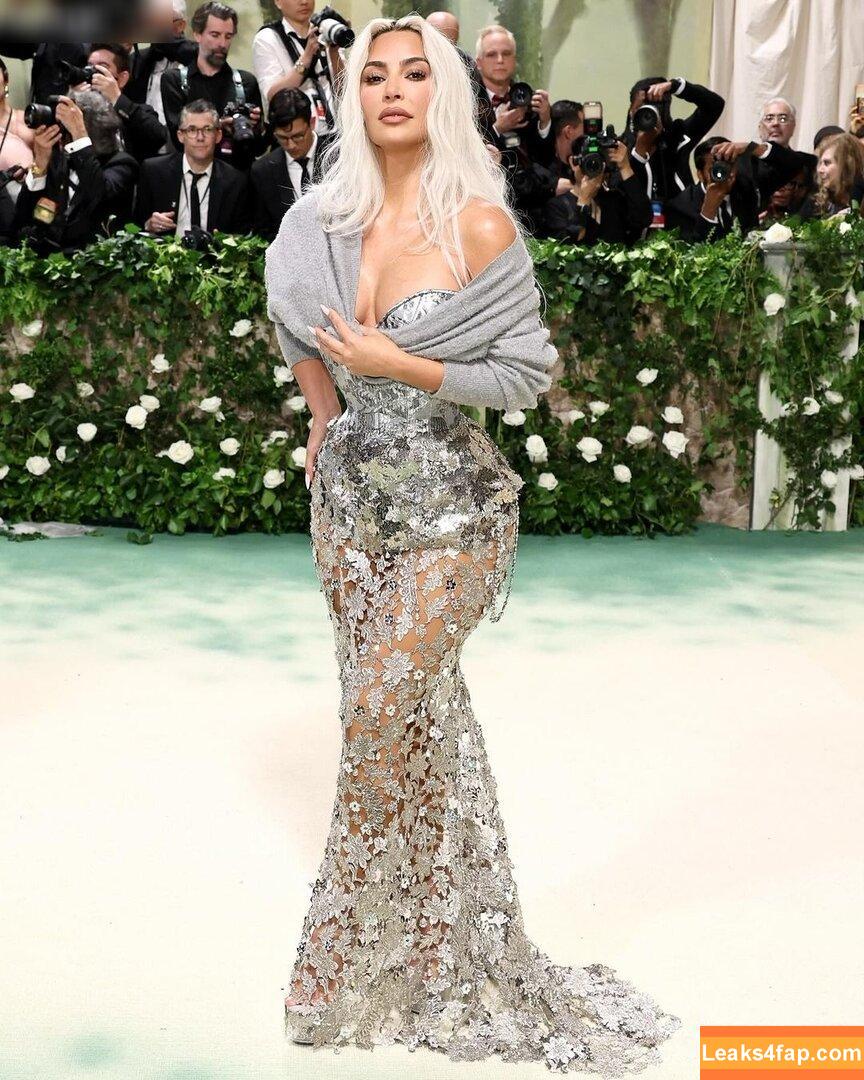 Kim Kardashian / https: / kimkadarshian / kimkardashian leaked photo photo #2642