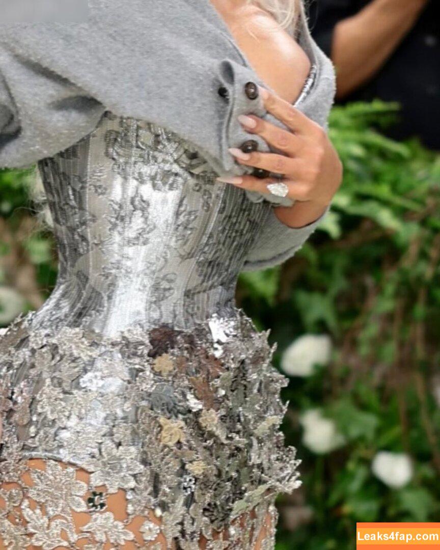 Kim Kardashian / https: / kimkadarshian / kimkardashian leaked photo photo #2643