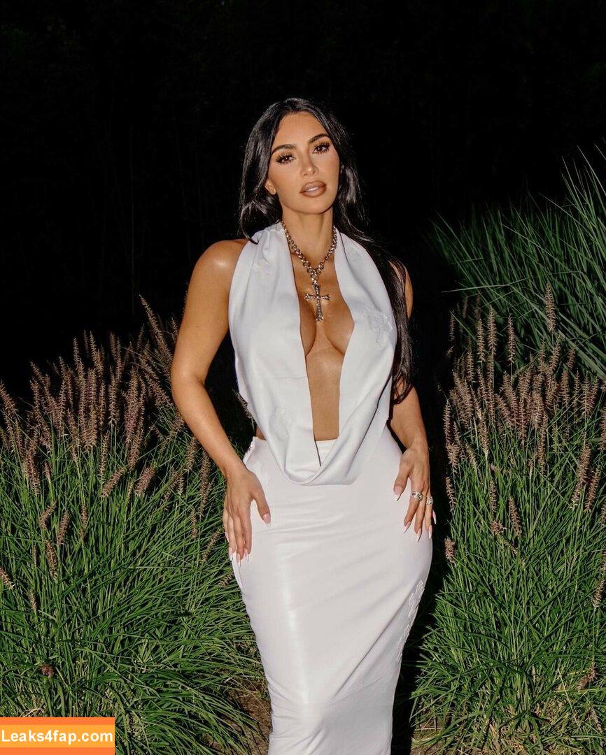 Kim Kardashian / https: / kimkadarshian / kimkardashian leaked photo photo #2649