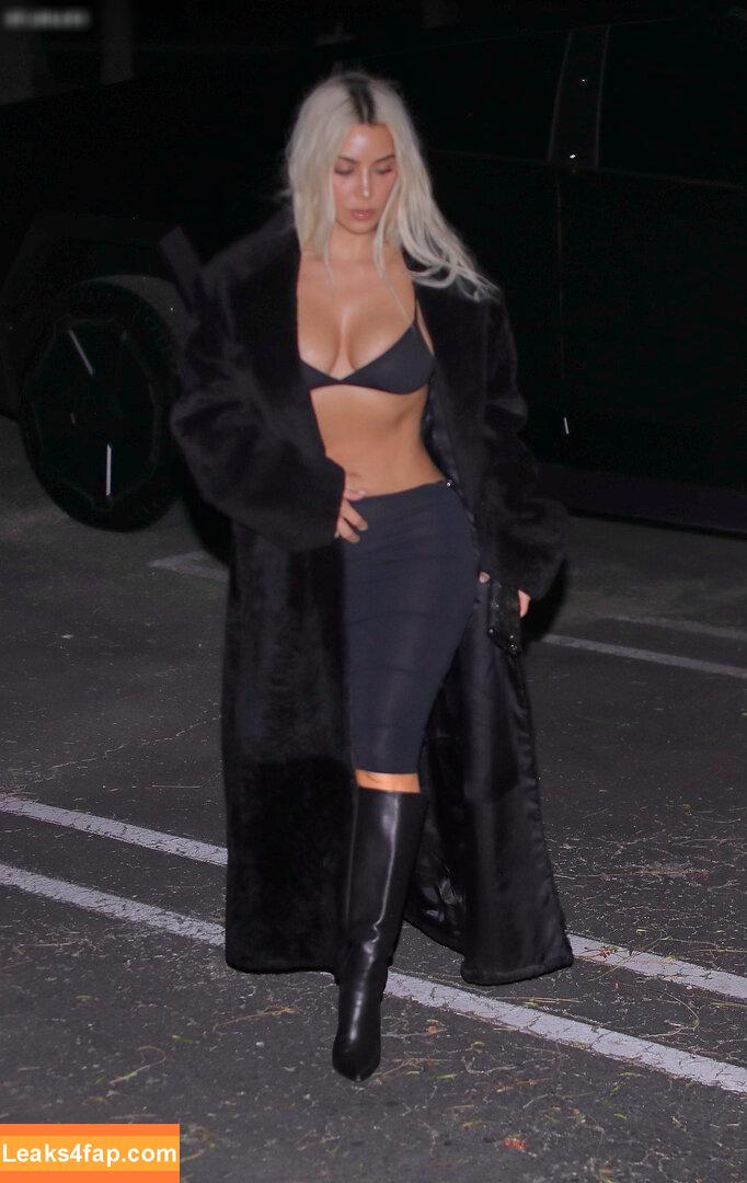 Kim Kardashian / https: / kimkadarshian / kimkardashian leaked photo photo #2662