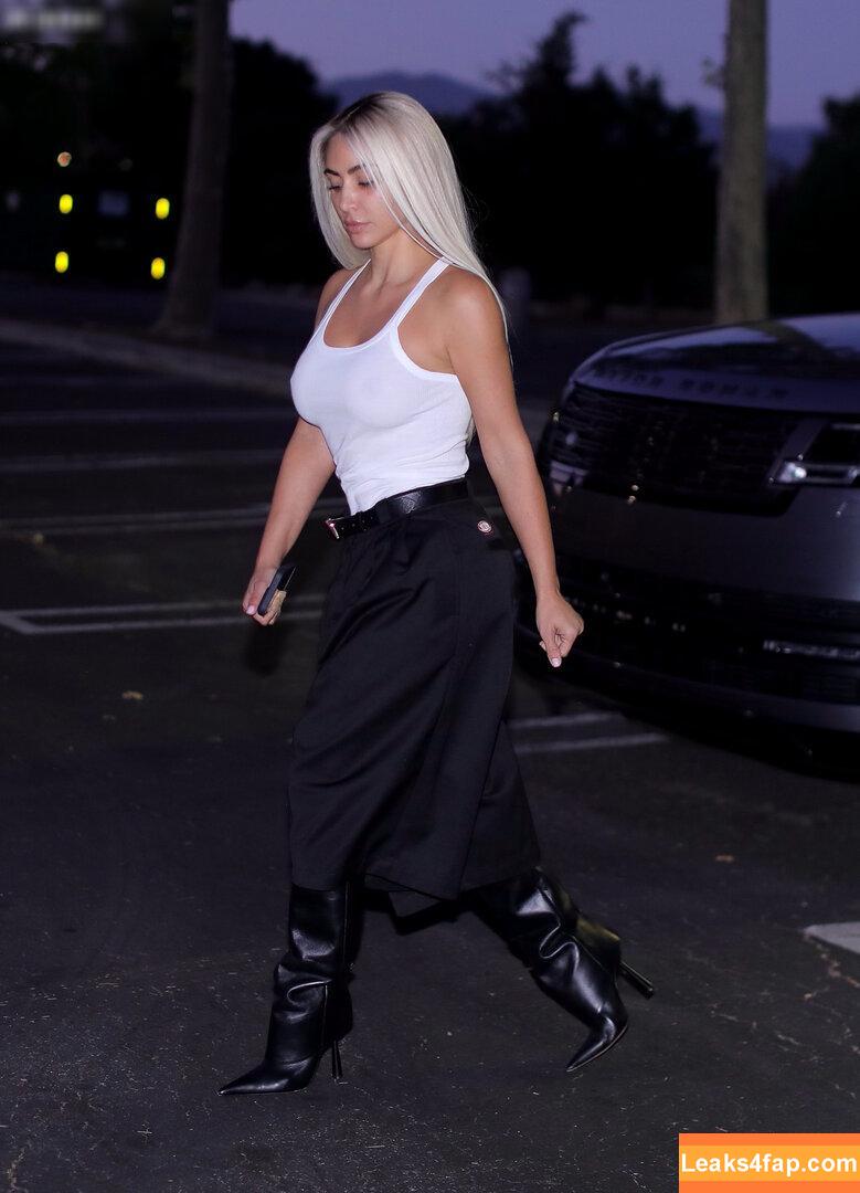 Kim Kardashian / https: / kimkadarshian / kimkardashian leaked photo photo #2673