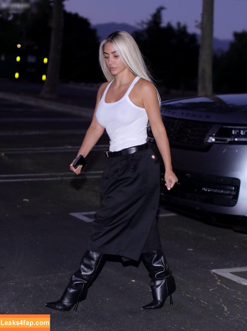 Kim Kardashian / https: / kimkadarshian / kimkardashian leaked photo photo #2681