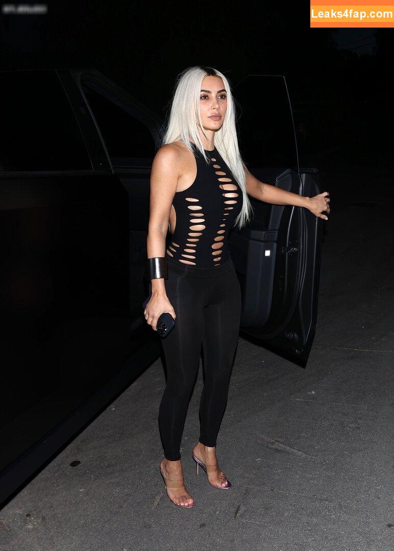 Kim Kardashian / https: / kimkadarshian / kimkardashian leaked photo photo #2697