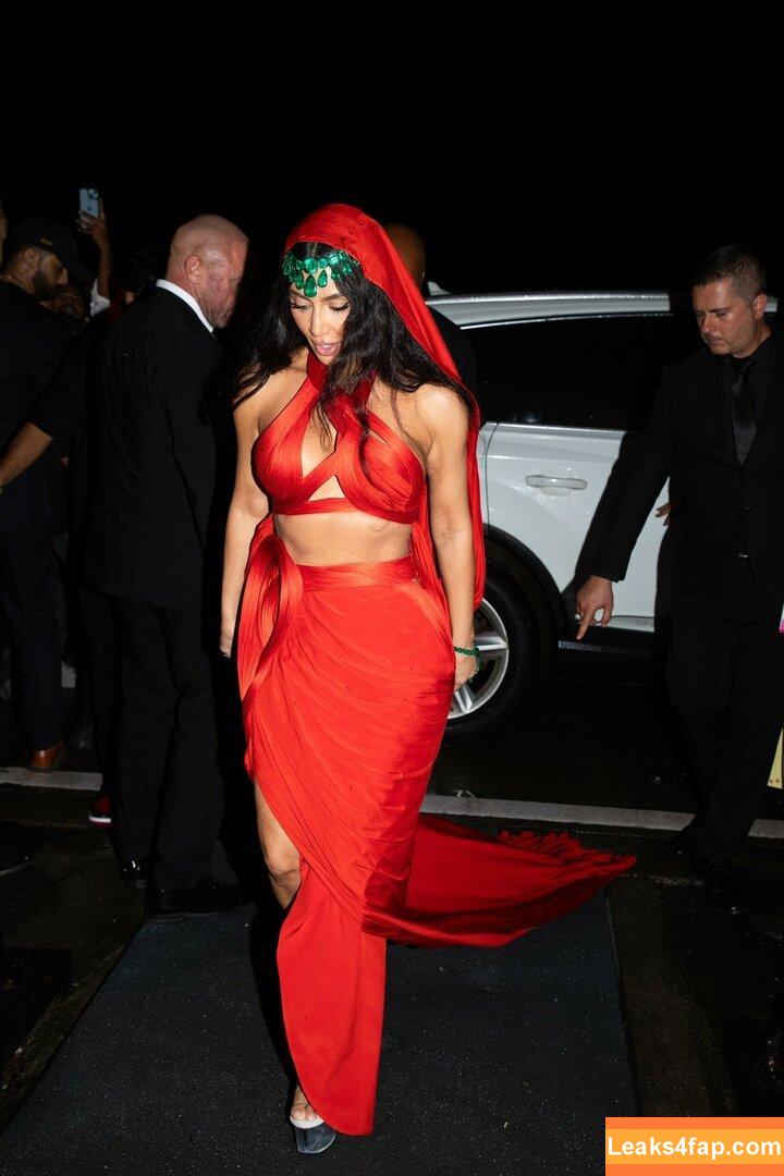 Kim Kardashian / https: / kimkadarshian / kimkardashian leaked photo photo #2734