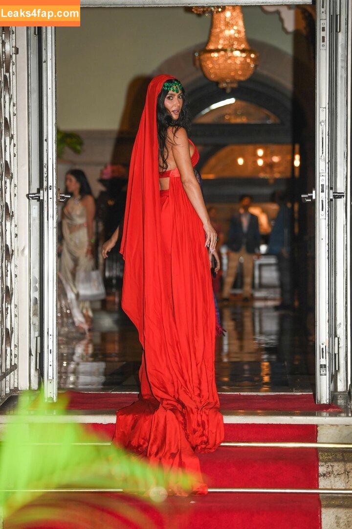 Kim Kardashian / https: / kimkadarshian / kimkardashian leaked photo photo #2742