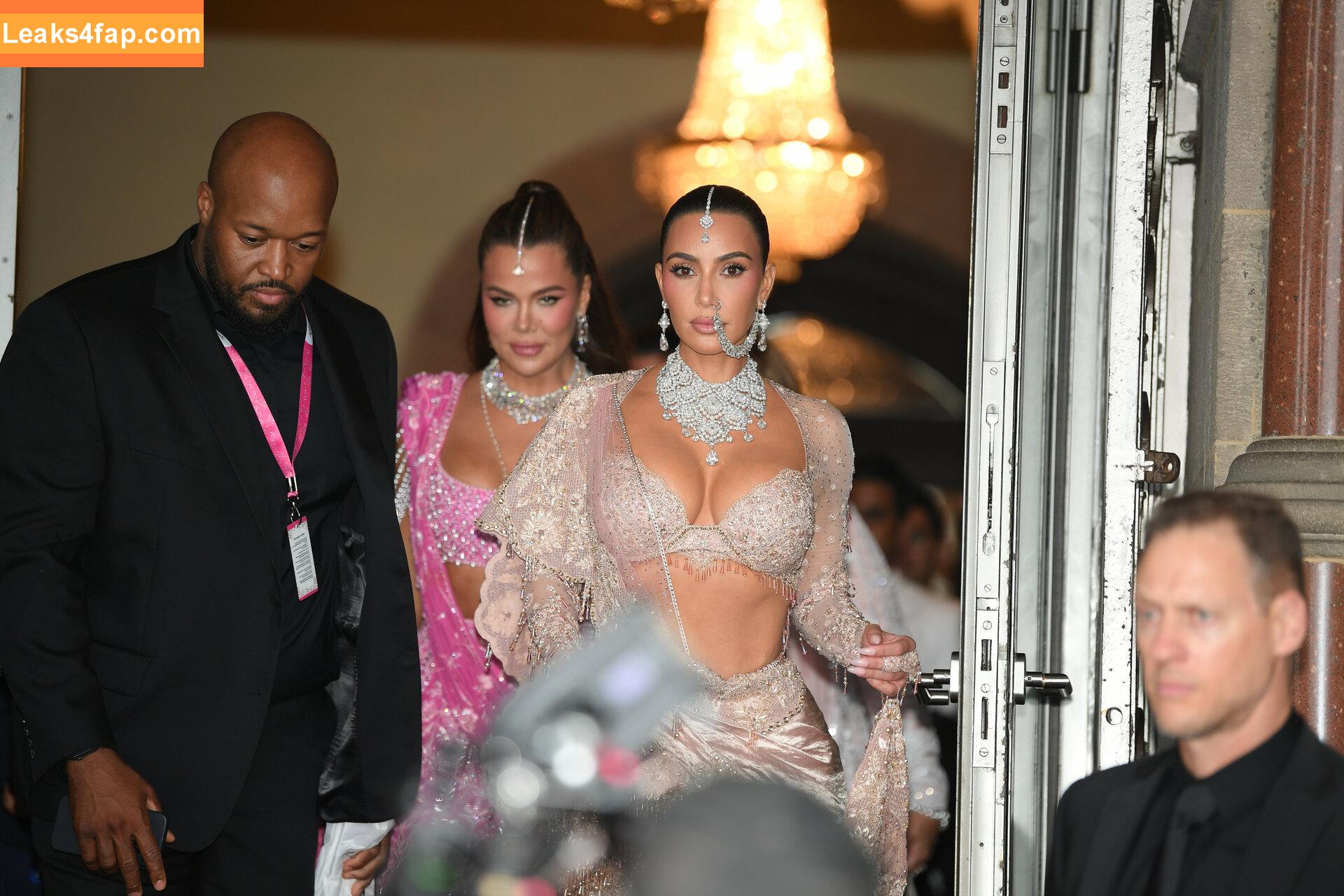 Kim Kardashian / https: / kimkadarshian / kimkardashian слитое фото фото #2759