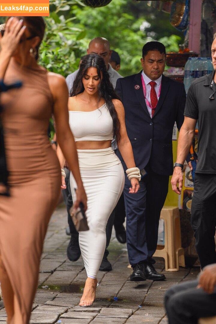 Kim Kardashian / https: / kimkadarshian / kimkardashian слитое фото фото #2772