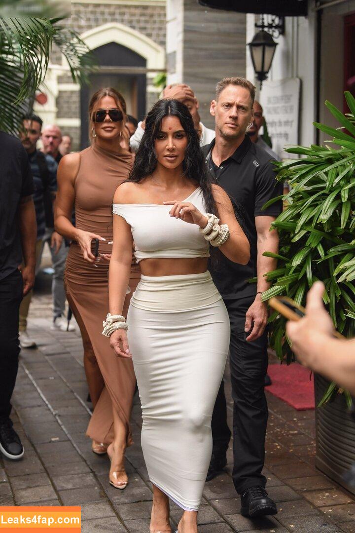 Kim Kardashian / https: / kimkadarshian / kimkardashian leaked photo photo #2779