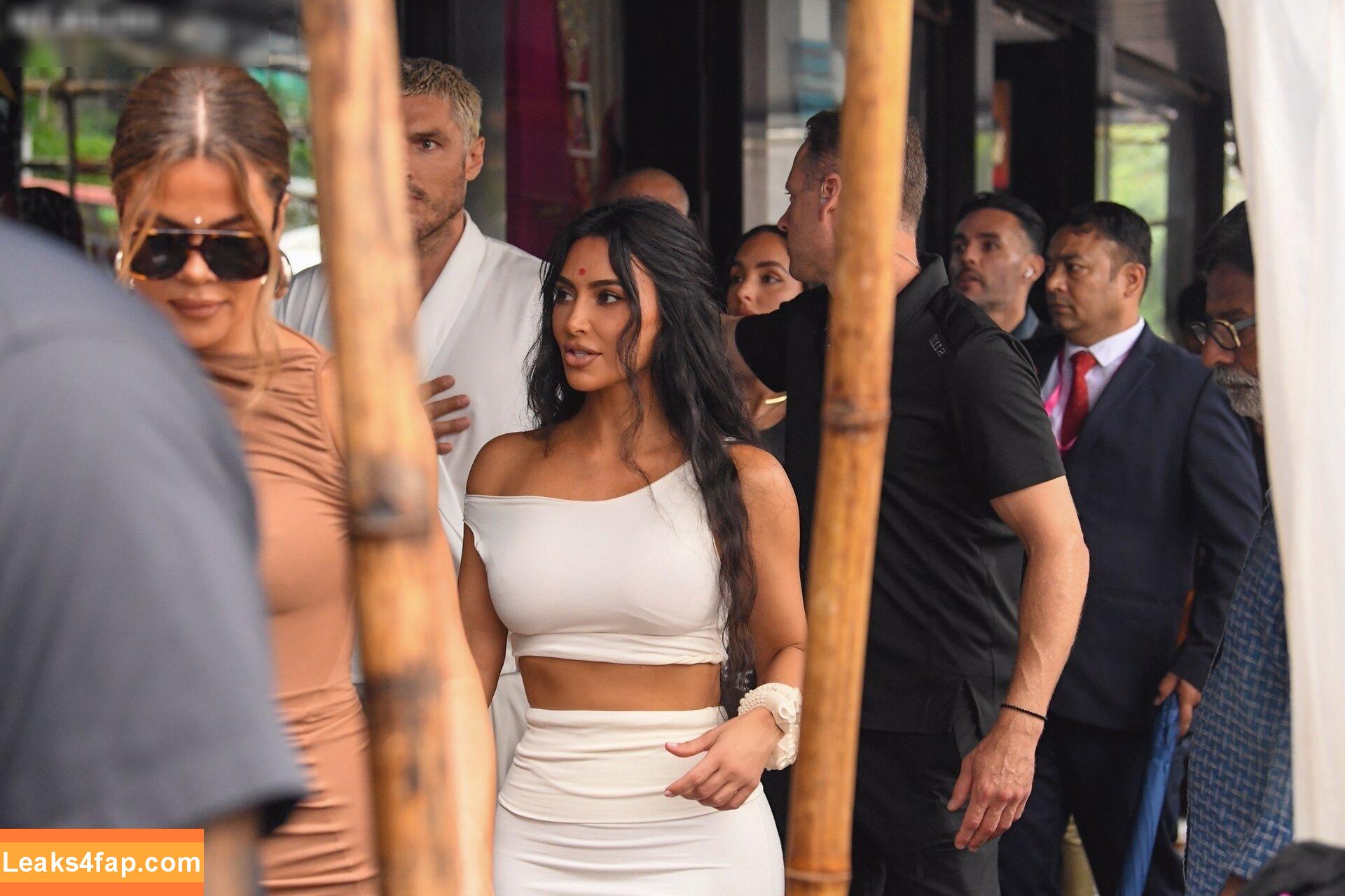 Kim Kardashian / https: / kimkadarshian / kimkardashian leaked photo photo #2780