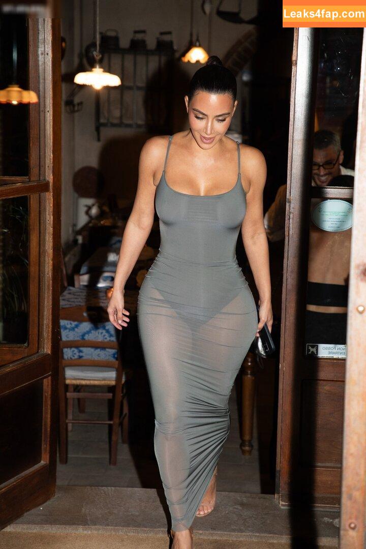 Kim Kardashian / https: / kimkadarshian / kimkardashian leaked photo photo #2792
