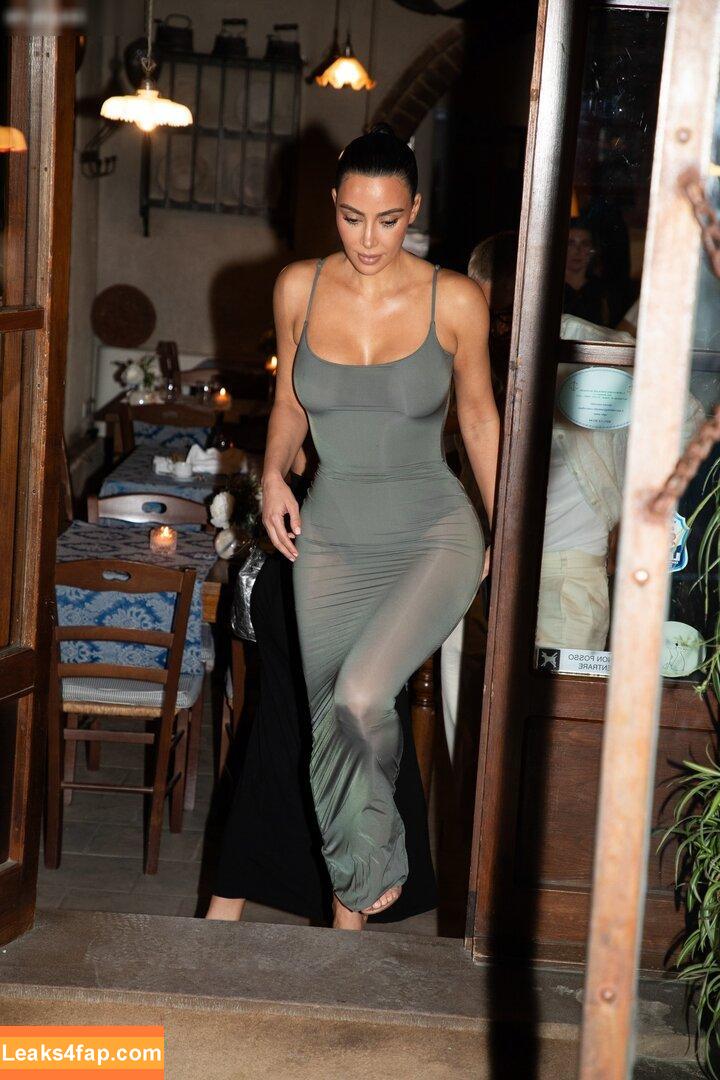 Kim Kardashian / https: / kimkadarshian / kimkardashian leaked photo photo #2795