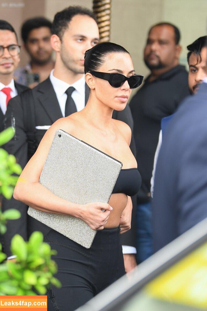 Kim Kardashian / https: / kimkadarshian / kimkardashian leaked photo photo #2796