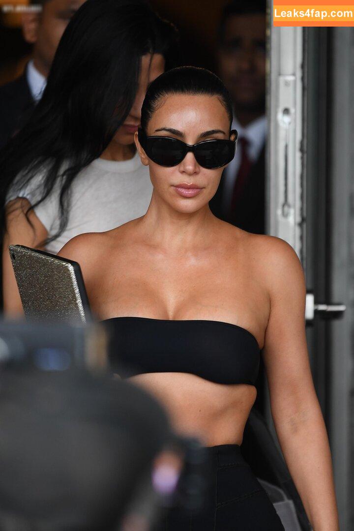 Kim Kardashian / https: / kimkadarshian / kimkardashian leaked photo photo #2798