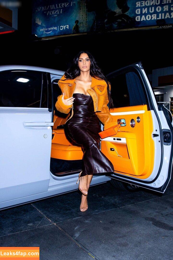 Kim Kardashian / https: / kimkadarshian / kimkardashian leaked photo photo #2801