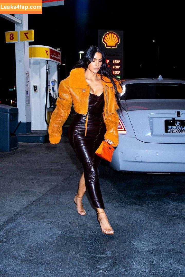 Kim Kardashian / https: / kimkadarshian / kimkardashian leaked photo photo #2803