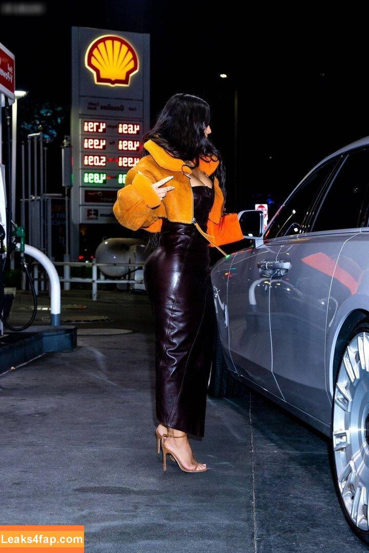 Kim Kardashian / https: / kimkadarshian / kimkardashian leaked photo photo #2805