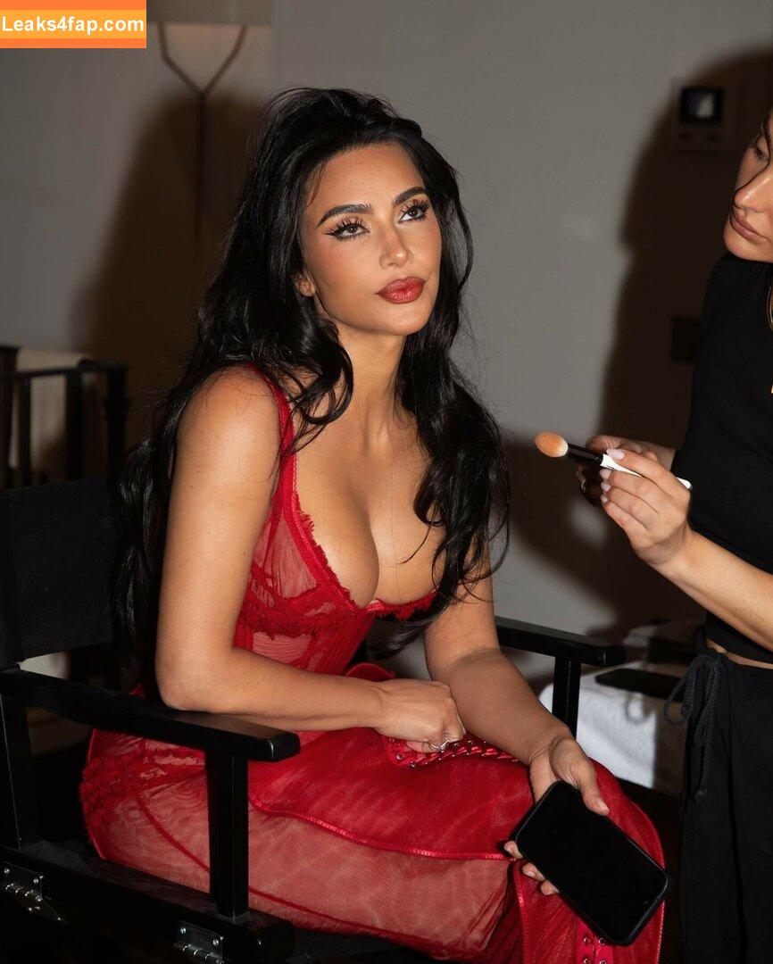 Kim Kardashian / https: / kimkadarshian / kimkardashian leaked photo photo #2820