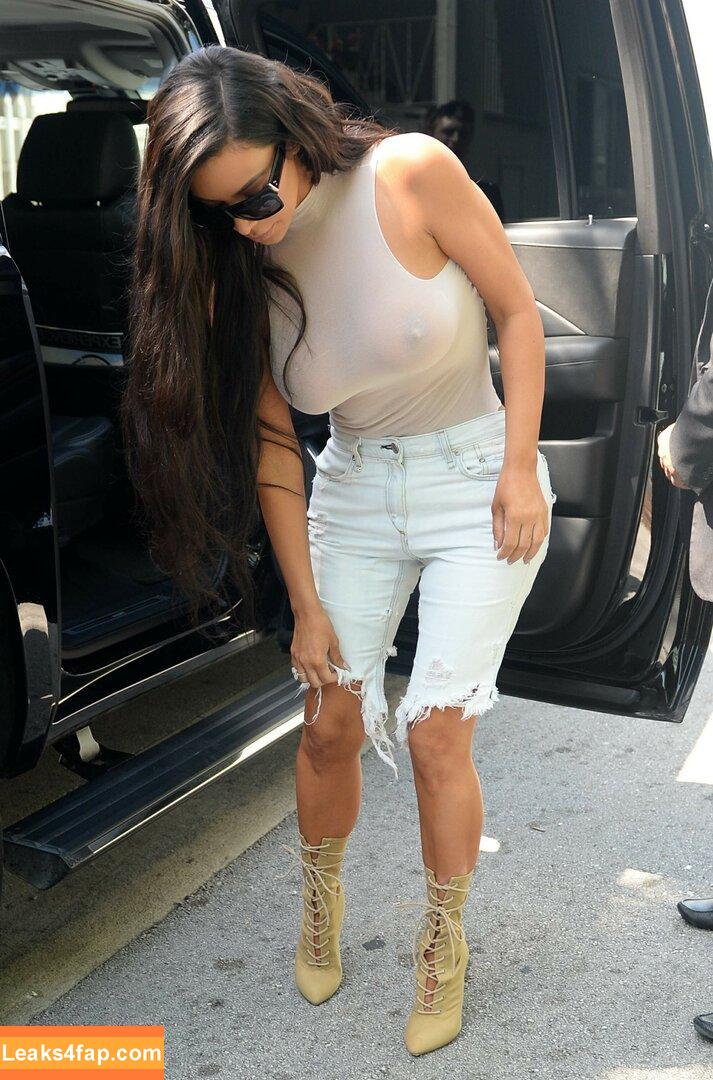 Kim Kardashian / https: / kimkadarshian / kimkardashian leaked photo photo #2831