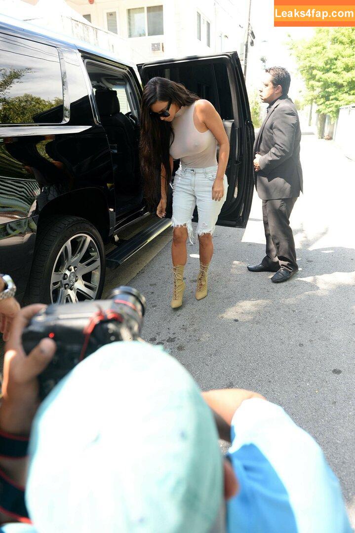 Kim Kardashian / https: / kimkadarshian / kimkardashian leaked photo photo #2832