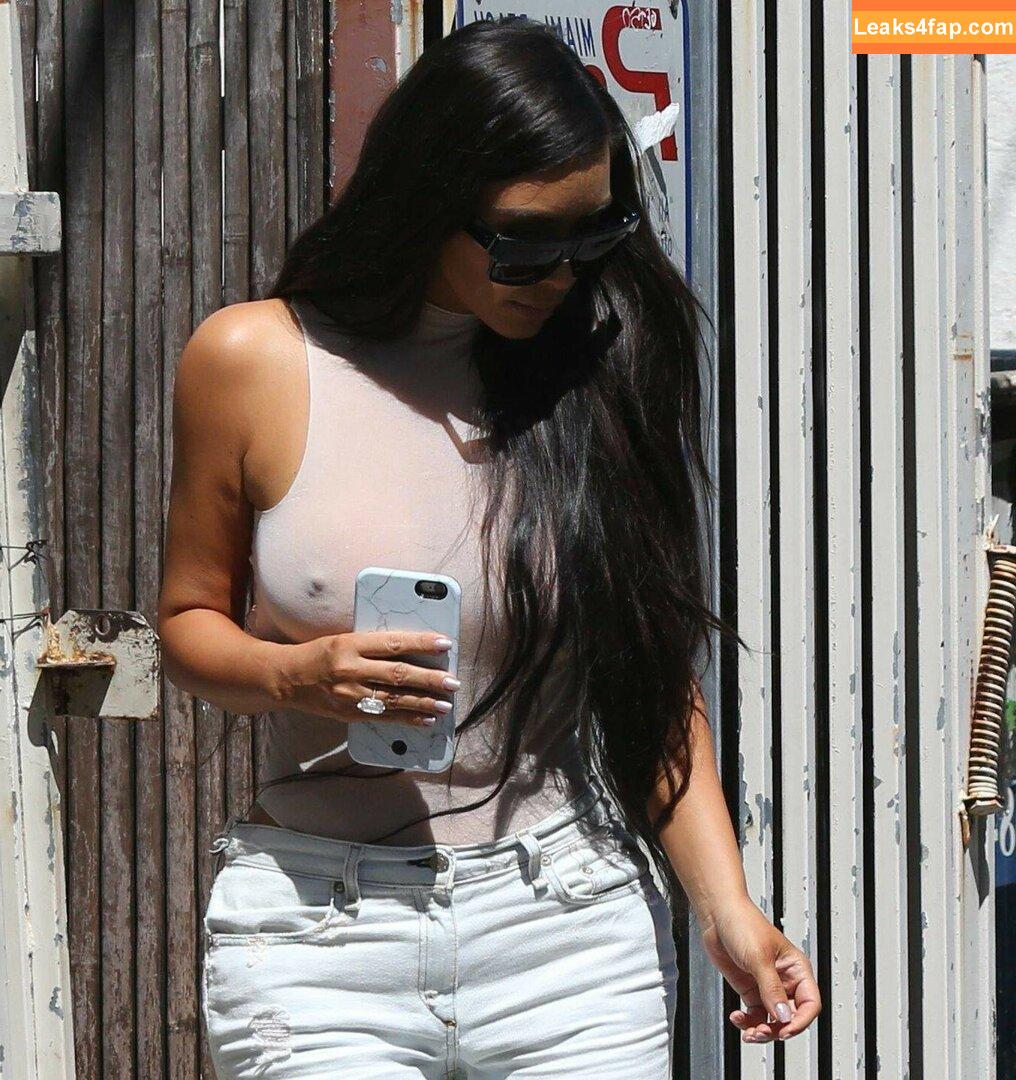 Kim Kardashian / https: / kimkadarshian / kimkardashian leaked photo photo #2849