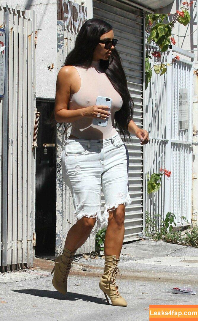 Kim Kardashian / https: / kimkadarshian / kimkardashian leaked photo photo #2862