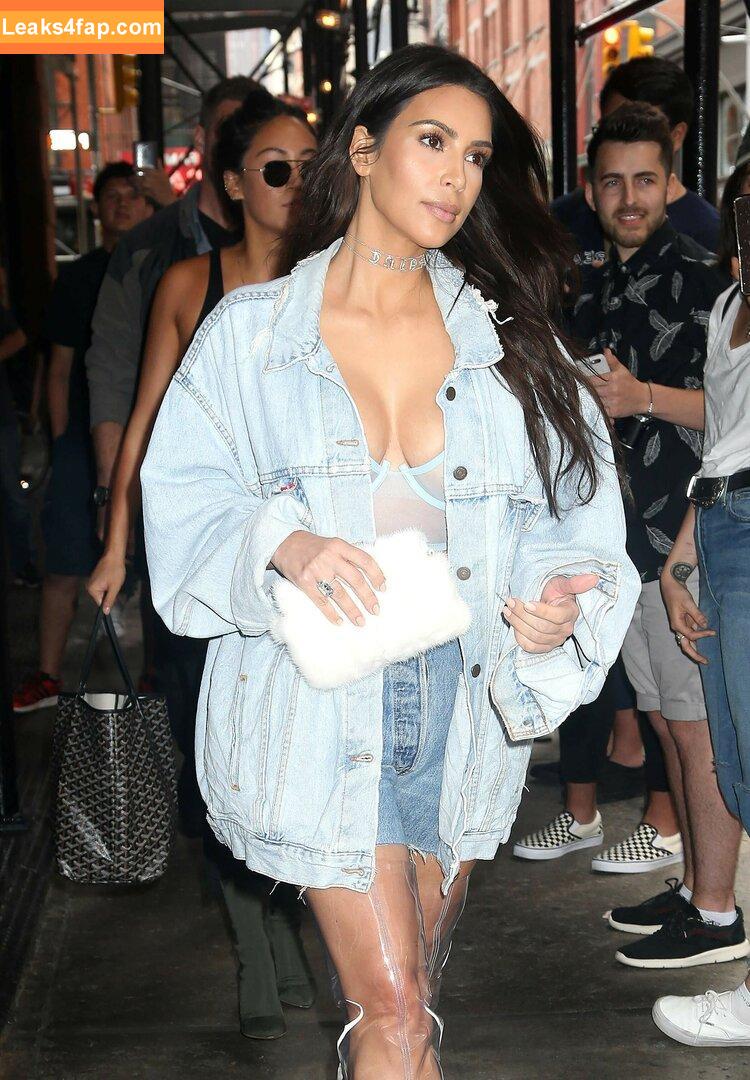 Kim Kardashian / https: / kimkadarshian / kimkardashian leaked photo photo #2890