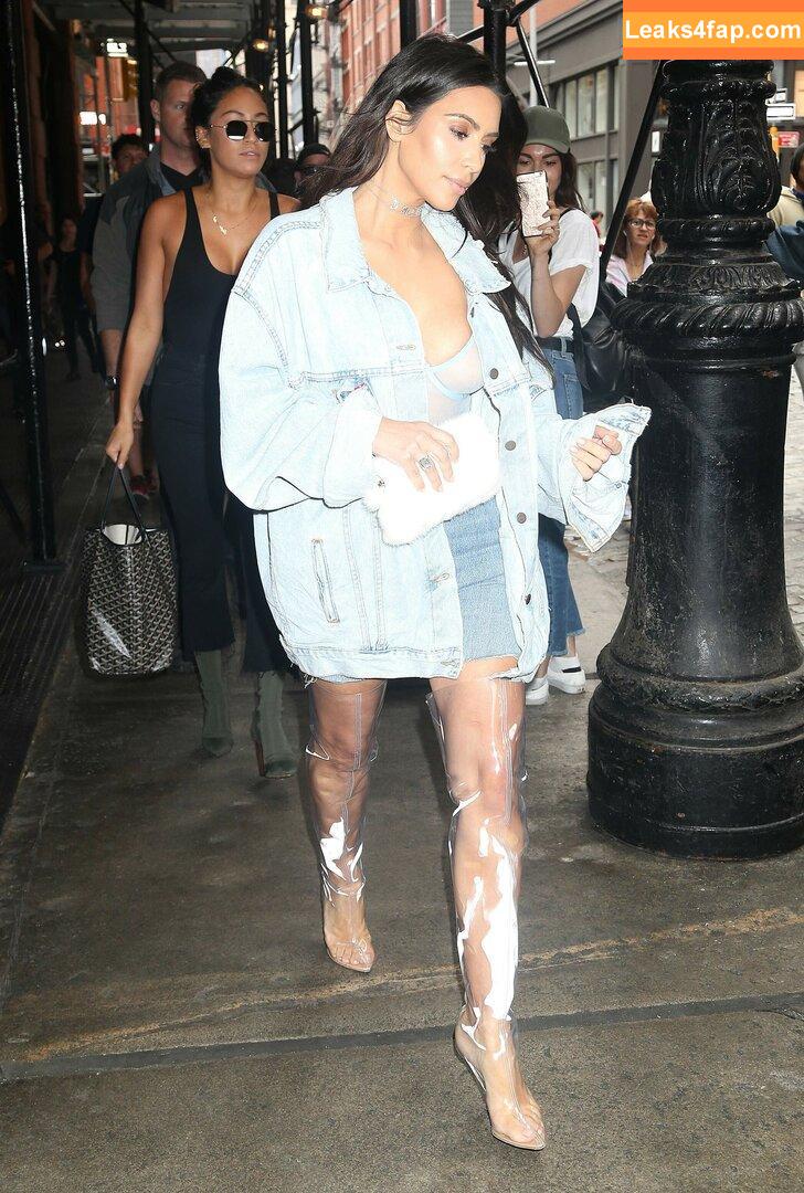 Kim Kardashian / https: / kimkadarshian / kimkardashian leaked photo photo #2891