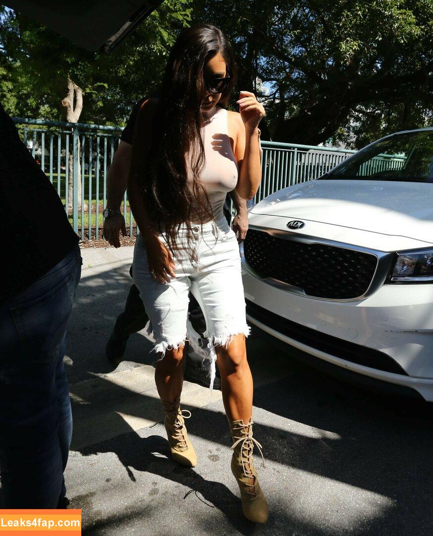 Kim Kardashian / https: / kimkadarshian / kimkardashian leaked photo photo #2897