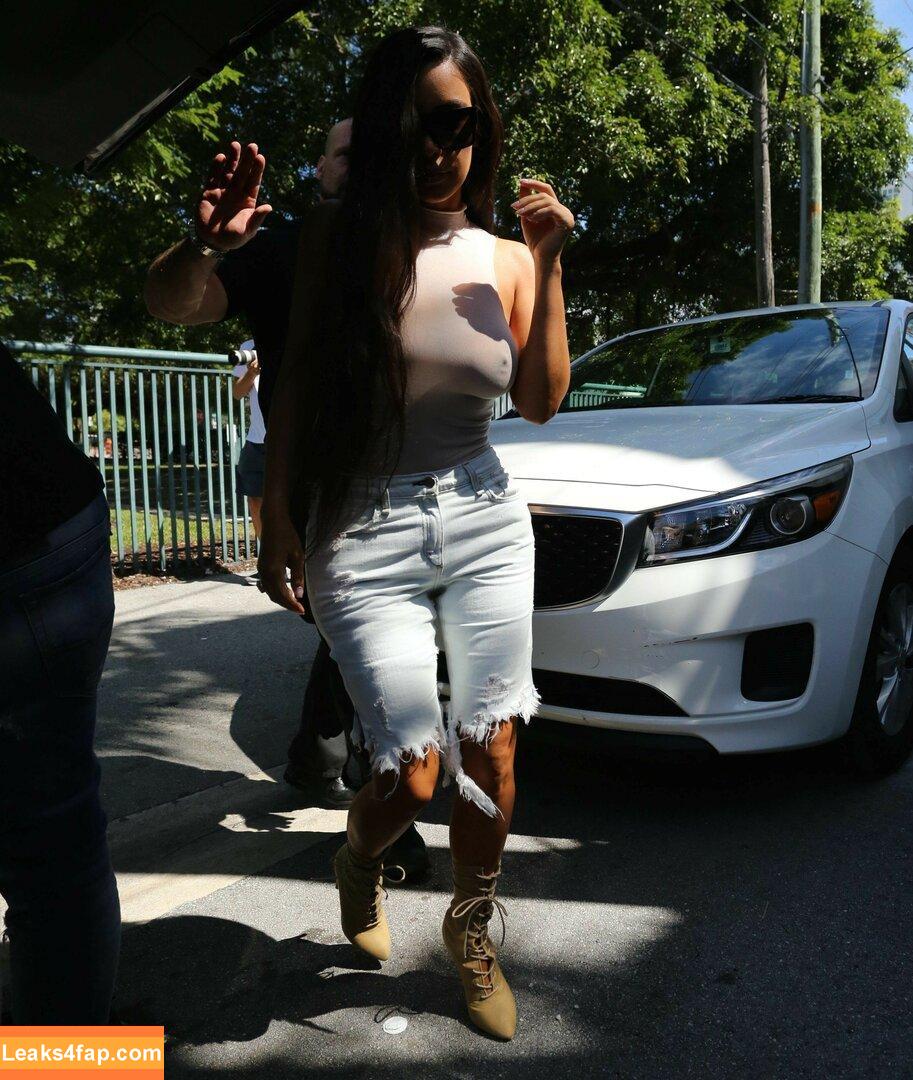 Kim Kardashian / https: / kimkadarshian / kimkardashian leaked photo photo #2908