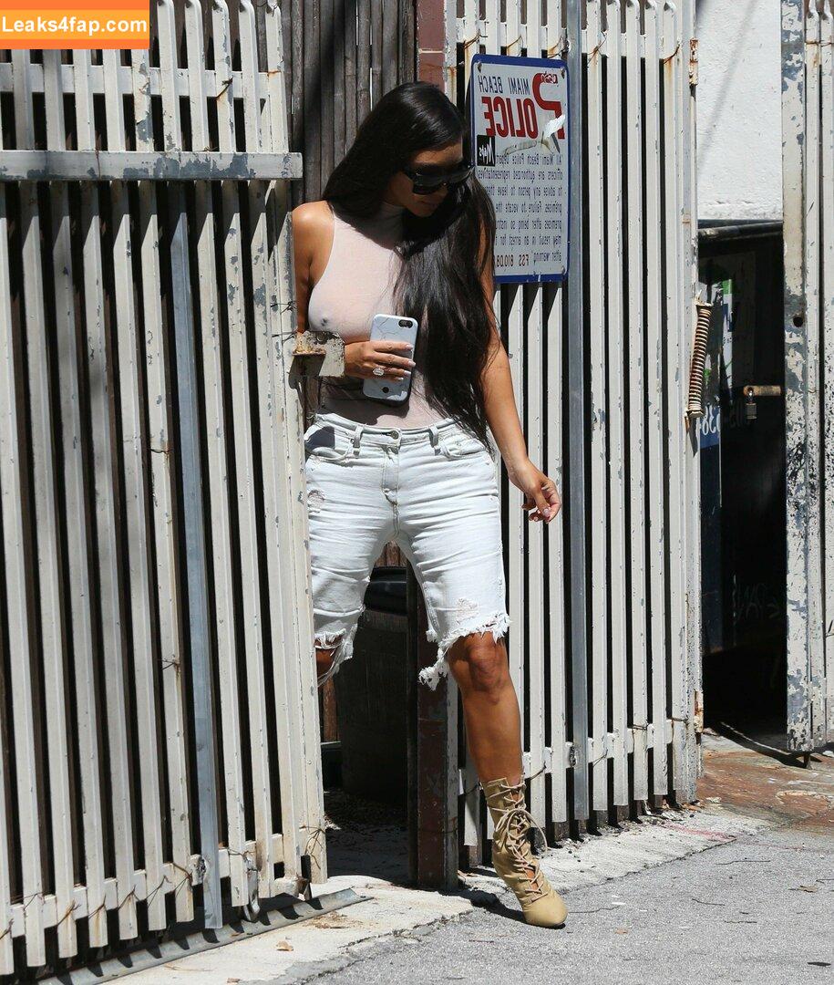 Kim Kardashian / https: / kimkadarshian / kimkardashian слитое фото фото #2916