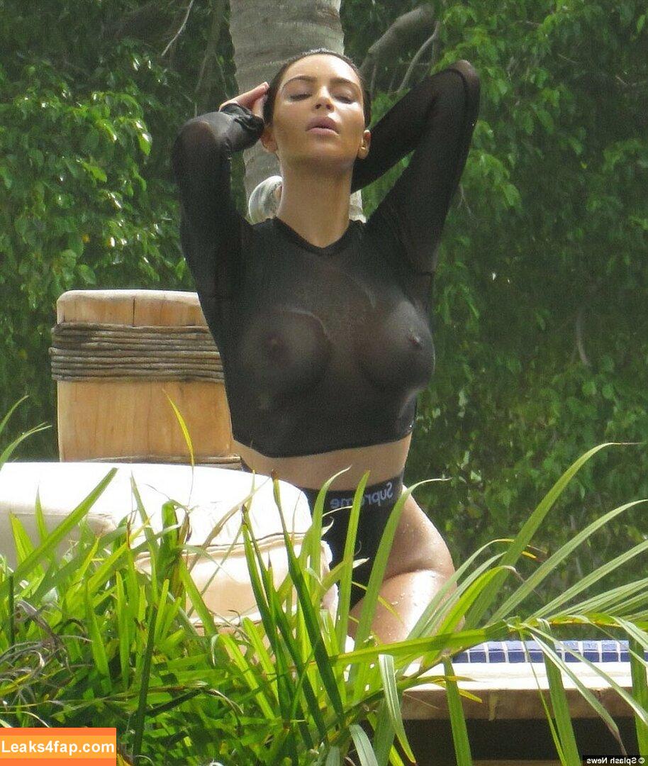 Kim Kardashian / https: / kimkadarshian / kimkardashian leaked photo photo #2922