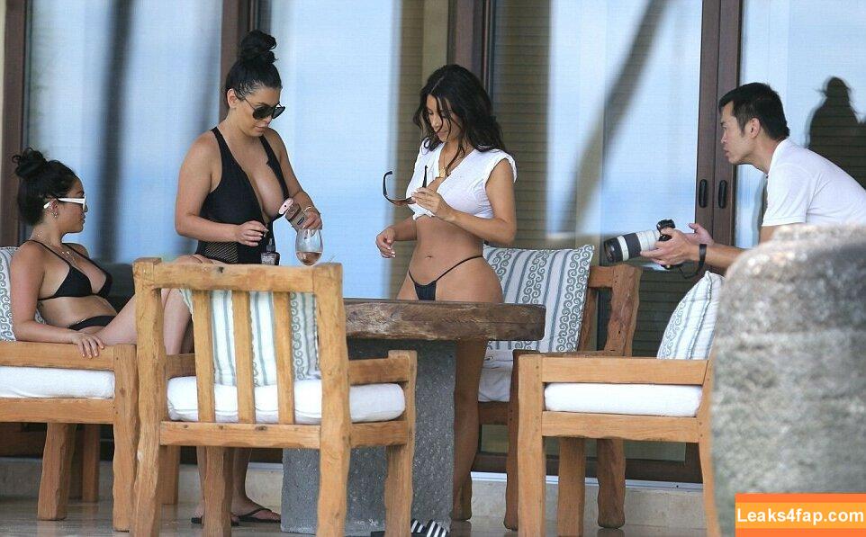 Kim Kardashian / https: / kimkadarshian / kimkardashian leaked photo photo #2924