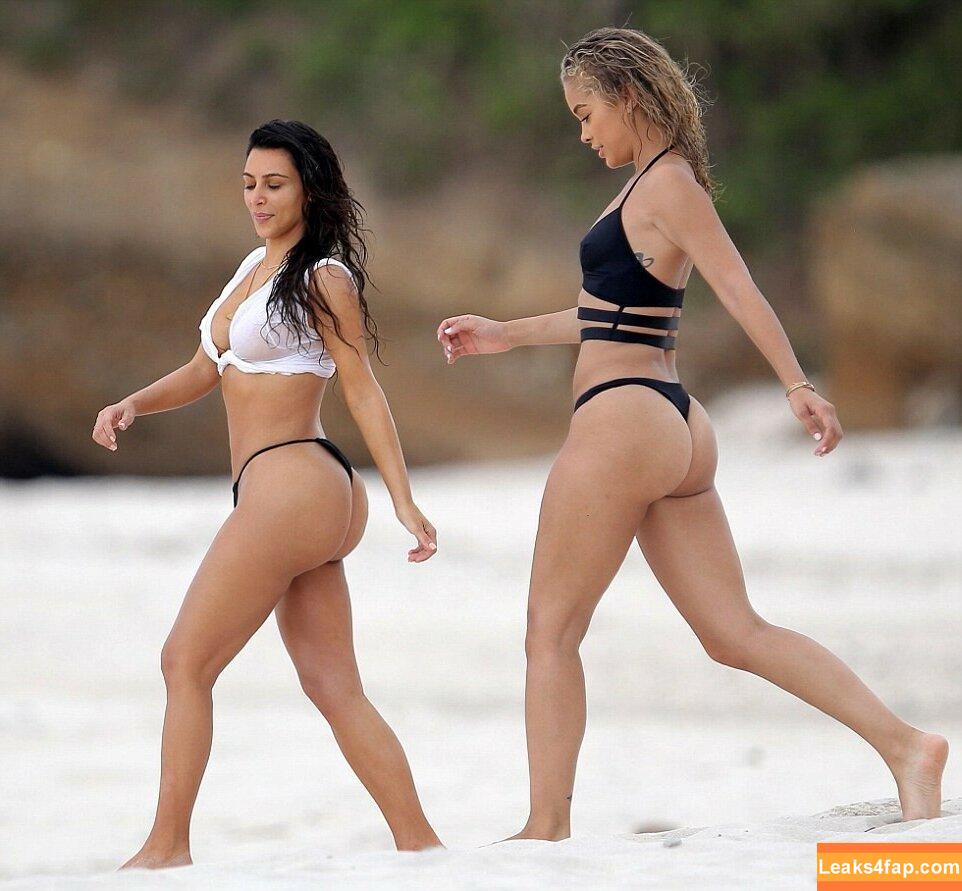 Kim Kardashian / https: / kimkadarshian / kimkardashian leaked photo photo #2929