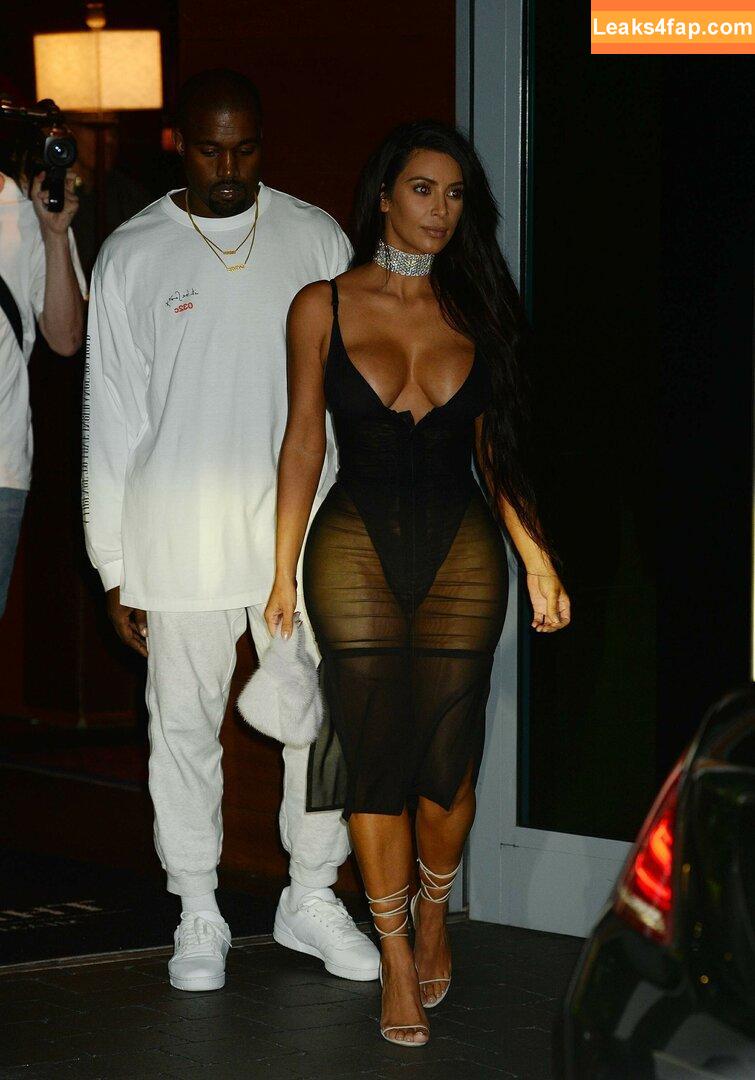 Kim Kardashian / https: / kimkadarshian / kimkardashian leaked photo photo #2950