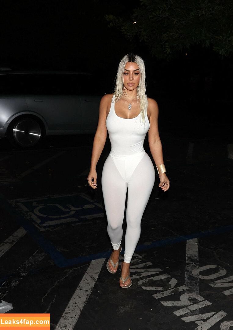 Kim Kardashian / https: / kimkadarshian / kimkardashian leaked photo photo #2966