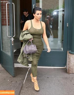 Kim Kardashian photo #2001