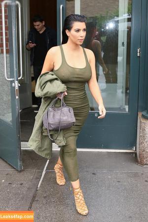 Kim Kardashian photo #2002