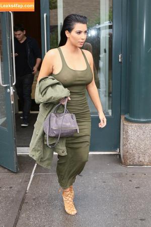 Kim Kardashian photo #2004