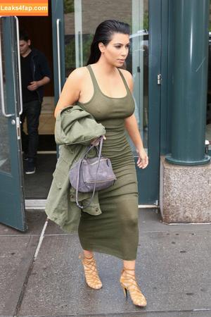 Kim Kardashian photo #2005