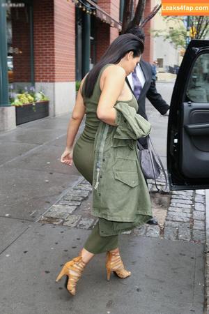 Kim Kardashian photo #2012