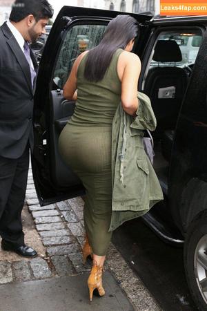 Kim Kardashian photo #2016