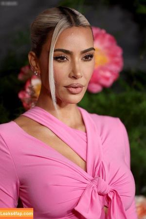 Kim Kardashian photo #2035