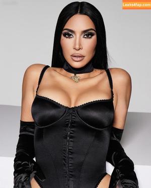 Kim Kardashian photo #2045